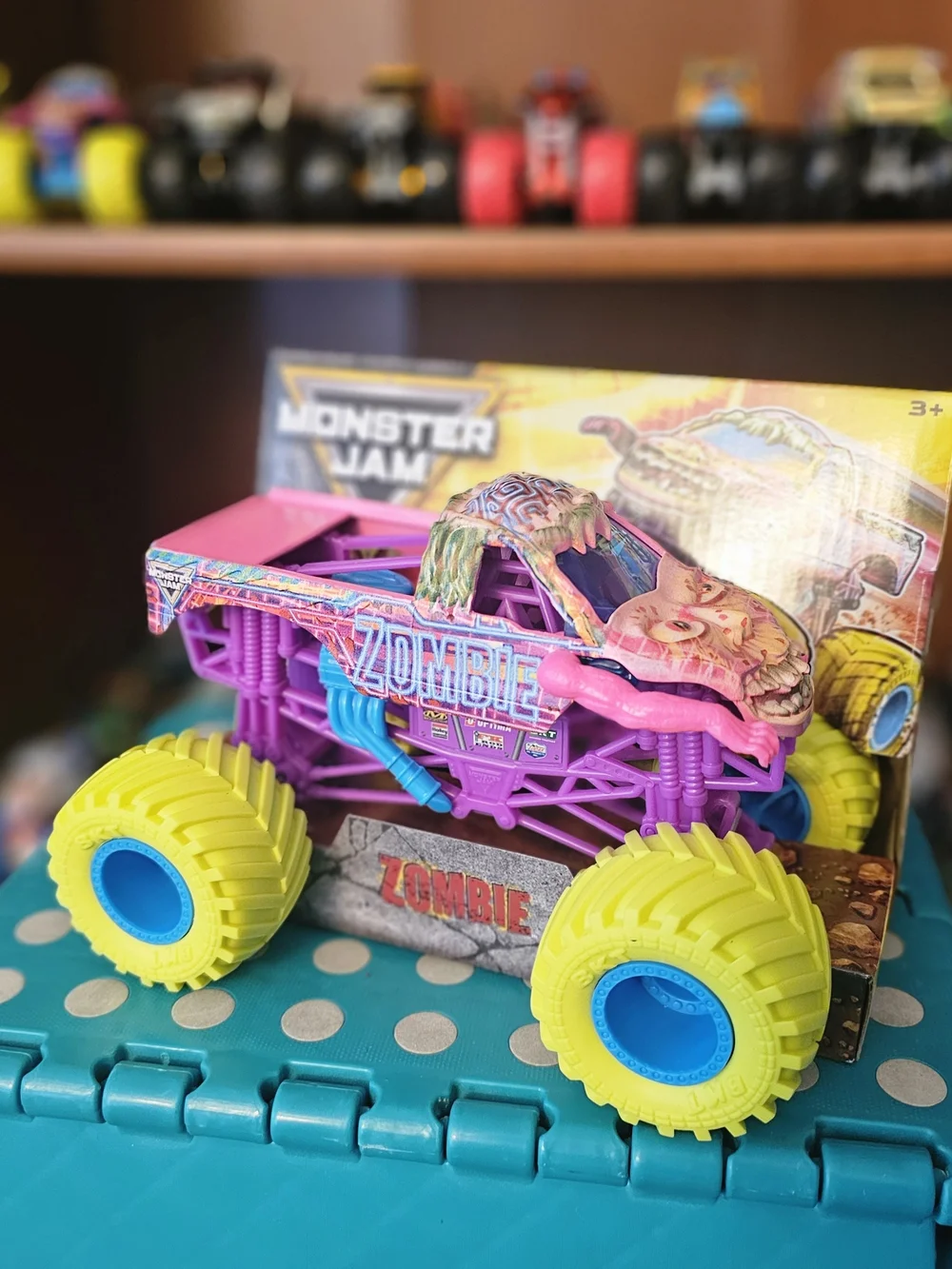 Monster Jam 1:24 Cyberflare Zombie